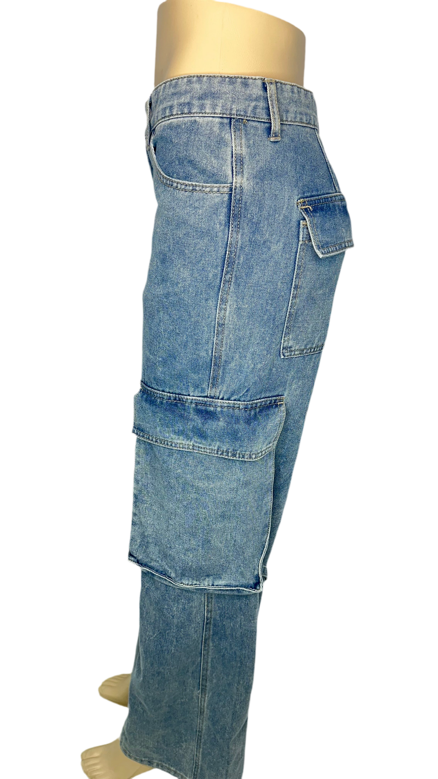 Mid rise cargo jeans